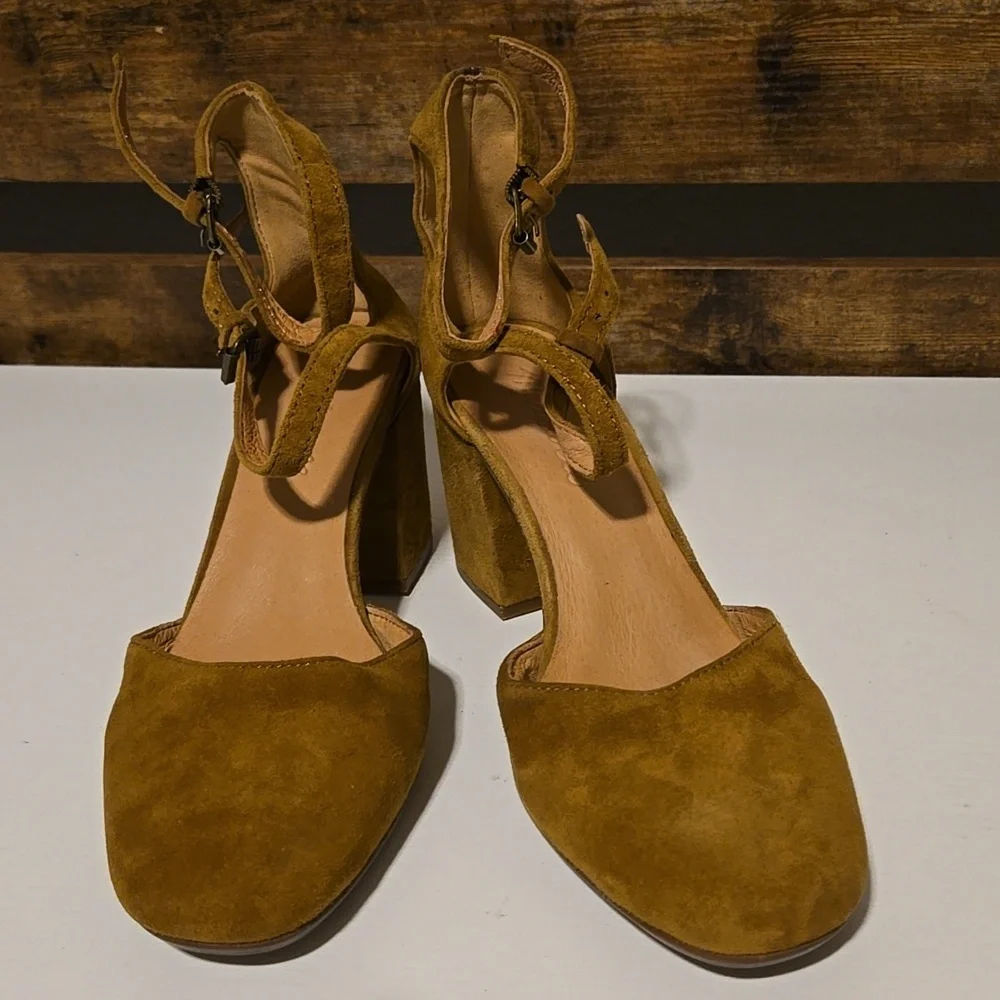 Madewell The Annalise Ankle-Strap Pump in Suede AE227 Size 6